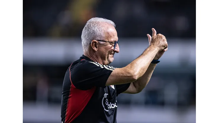 Dorival Junior tecnico do Sao Paulo durante partida contra o Bragantino no estadio Vila Belmiro pelo campeonato Brasileiro A 2023. Foto: Abner Dourado/AGIF