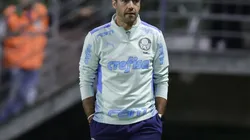 Abel Ferreira em jogo do Palmeiras pelo Campeonato Brasileiro. Foto: Alexandre Schneider/Getty Images.