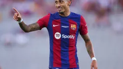 Raphinha atuando pelo Barcelona. Foto: Eric Alonso/Getty Images.