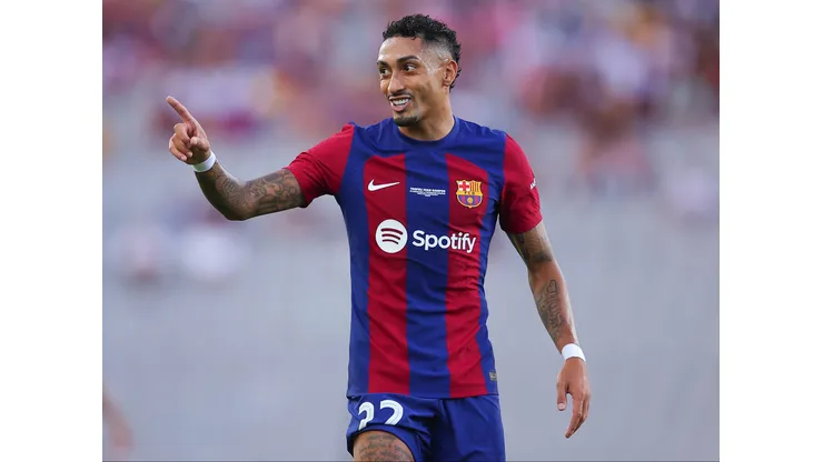Raphinha atuando pelo Barcelona. Foto: Eric Alonso/Getty Images.