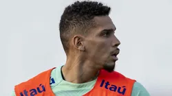 Fotos: Joilson Marconne / CBF - Paulinho se posiciona na Seleção Brasileira