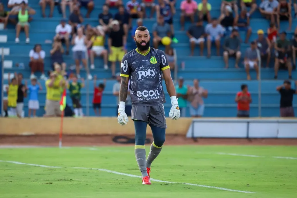 Foto: Pedro Zacchi/AGIF – Alex Muralha jogar hoje no Mirassol