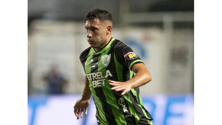 Emmanuel Martinez jogador do America-MG durante partida contra o Botafogo no estadio Independencia pelo campeonato Brasileiro A 2023. Foto: Alessandra Torres/AGIF