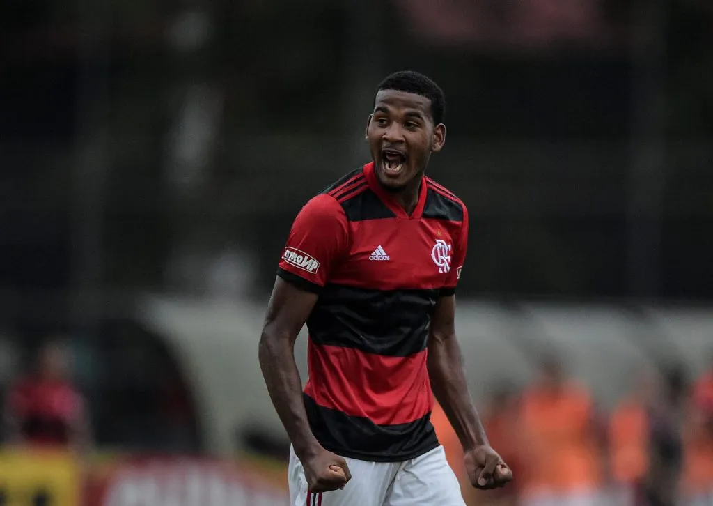 Cleiton, zagueiro do Flamengo. Foto: Thiago Ribeiro/AGIF