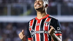 Luciano jogador do São Paulo lamenta durante partida contra o Santos no estadio Vila Belmiro pelo campeonato Brasileiro A 2023. Foto: Marcello Zambrana/AGIF