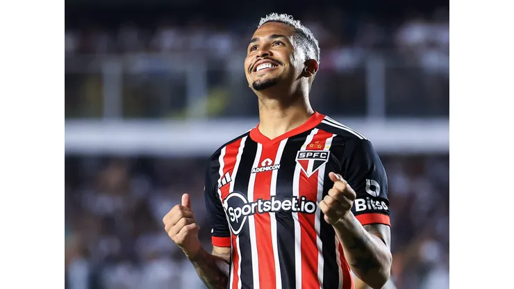Luciano jogador do São Paulo lamenta durante partida contra o Santos no estadio Vila Belmiro pelo campeonato Brasileiro A 2023. Foto: Marcello Zambrana/AGIF