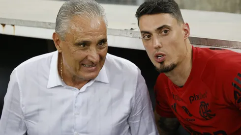 Tite e Matheus no Flamengo, antes da bola rolar no Maracanã - Foto: Wagner Meier/Getty Images