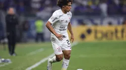 Guilherme Biro, jogador do Corinthians, durante partida contra o Cruzeiro no estádio Mineirão pelo Campeonato Brasileiro - Foto: Gilson Lobo/AGIF