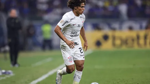 Guilherme Biro, jogador do Corinthians, durante partida contra o Cruzeiro no estádio Mineirão pelo Campeonato Brasileiro - Foto: Gilson Lobo/AGIF