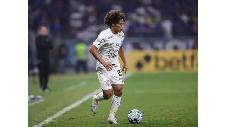 Guilherme Biro, jogador do Corinthians, durante partida contra o Cruzeiro no estádio Mineirão pelo Campeonato Brasileiro - Foto: Gilson Lobo/AGIF