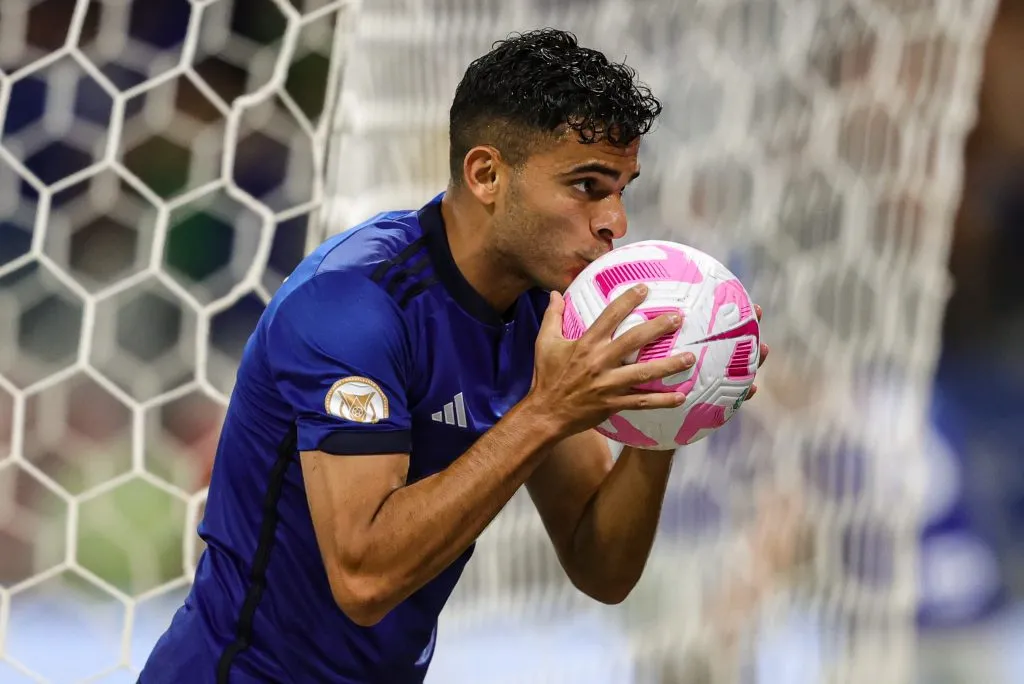 Bruno Rodrigues jogador do Cruzeiro comemora gol de Marlon durante partida contra o Bahia no estadio Mineirao pelo campeonato Brasileiro A 2023. Gilson Lobo/AGIF