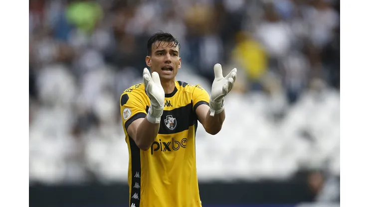 Foto: Wagner Meier/Getty Images - Léo Jardim vem bem no Vasco