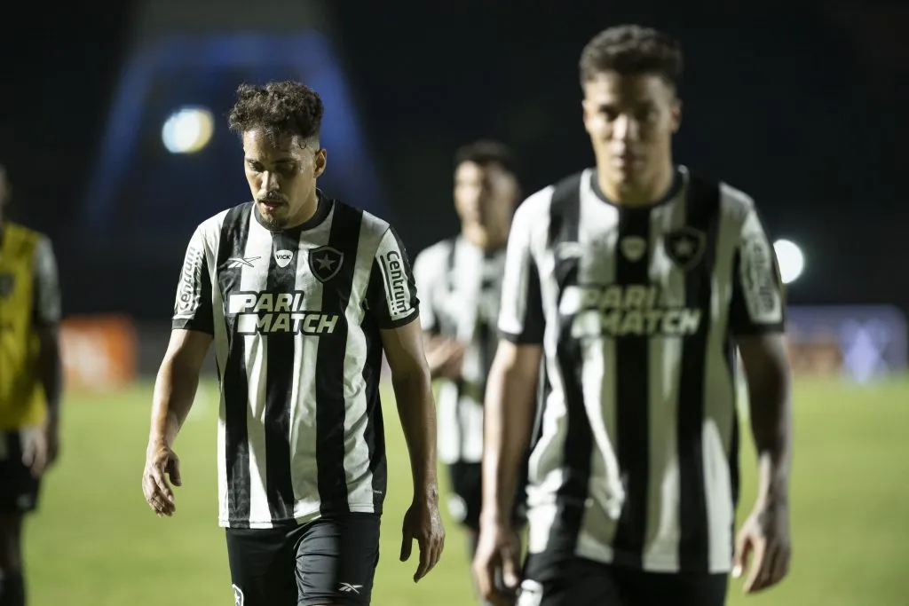 Eduardo jogador do Botafogo lamenta apos a partida contra o Gremio no estadio Sao Januario pelo campeonato Brasileiro A 2023.  Jorge Rodrigues/AGIF