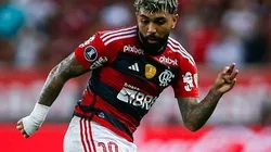 RIO DE JANEIRO, BRAZIL - AUGUST 03: Gabriel Barbosa of Flamengo passes the ball during the Copa CONMEBOL Libertadores round of 16 first leg match between Flamengo and Olimpia at Maracana Stadium on August 03, 2023 in Rio de Janeiro, Brazil. (Photo by Wagner Meier/Getty Images)