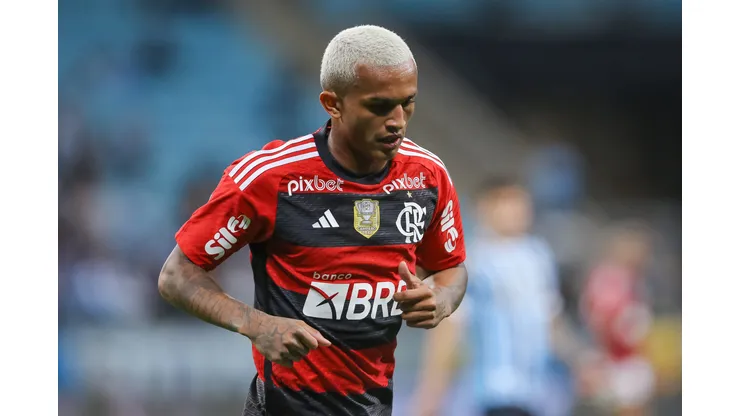 RS - PORTO ALEGRE - 26/07/2023 - COPA DO BRASIL 2023, GREMIO X FLAMENGO - Wesley jogador do Flamengo durante partida contra o Gremio no estadio Arena do Gremio pelo campeonato Copa do Brasil 2023. Foto: Pedro H. Tesch/AGIF