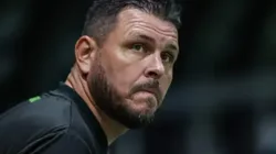 Foto: Gilson Lobo/AGIF - Thiago Kosloski, técnico do Coritiba