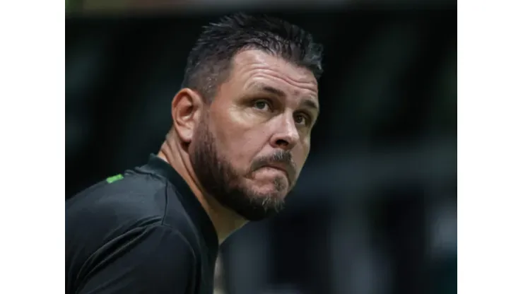 Foto: Gilson Lobo/AGIF - Thiago Kosloski, técnico do Coritiba