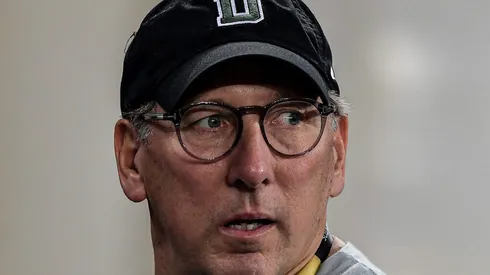 Foto: Thiago Ribeiro/AGIF - John Textor apoia a grama sintética no Botafogo