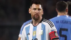 Messi foi titular e Suárez ficou no banco. Foto: Marcos Brindicci/Getty Images