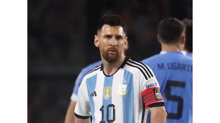 Messi foi titular e Suárez ficou no banco. Foto: Marcos Brindicci/Getty Images