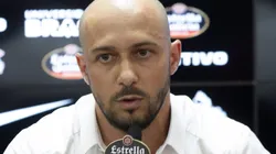 Foto: Daniel Vorley/AGIF - Alessandro se irrita com o VAR