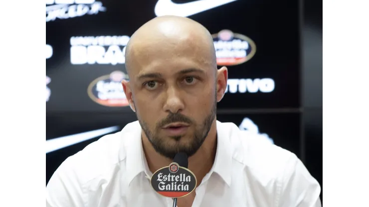 Foto: Daniel Vorley/AGIF - Alessandro se irrita com o VAR