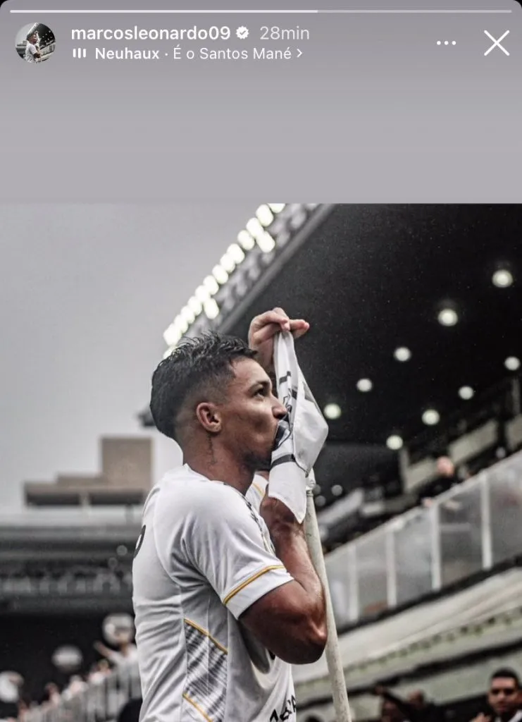 Marcos Leonardo publica foto beijando escudo do Santos – Foto: Reprodução