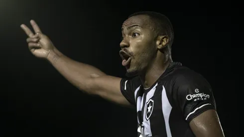 Marlon Freitas é outro que caiu drasticamente de rendimento no Fogão - Foto: Jorge Rodrigues/AGIF