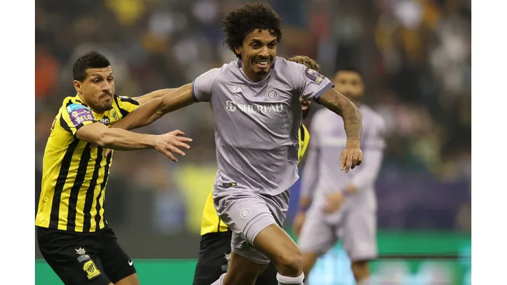 Luiz Gustavo está proximo de acertar com São Paulo. (Photo by Yasser Bakhsh/Getty Images)