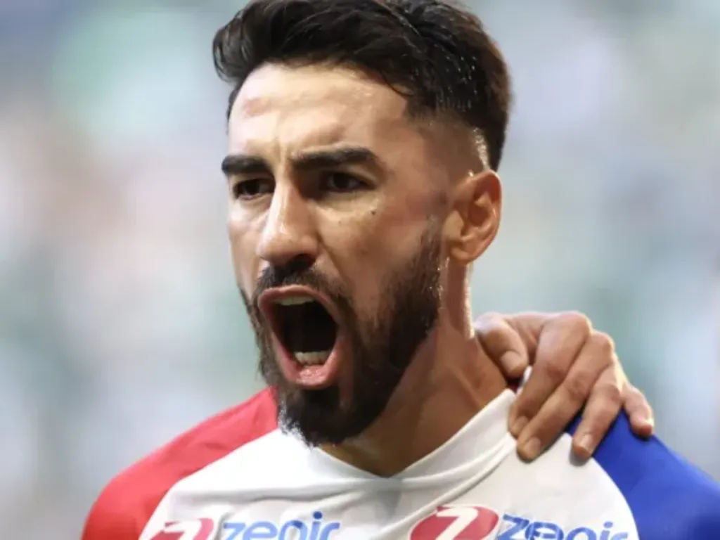 Foto: Marcello Zambrana/AGIF – Lucero em jogo pelo Fortaleza