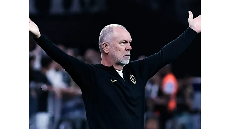 Mano Menezes tecnico do Corinthians durante partida contra o Athletico-PR no estadio Arena Corinthians pelo campeonato Brasileiro A 2023. Foto: Fabio Giannelli/AGIF