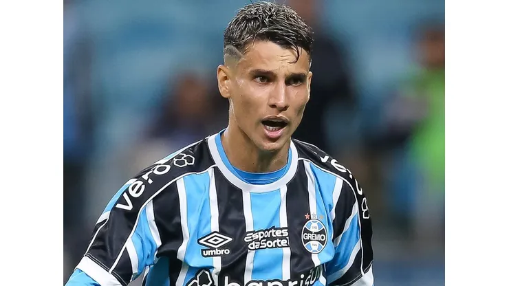 Foto: Pedro H. Tesch/AGIF - Ferreira em partida do Grêmio pela Copa do Brasil de 2023