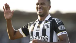 Lucas Braga atuando pelo Santos em jogo do Campeonato Brasileiro. Foto: Jorge Rodrigues/AGIF