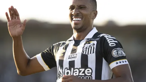 Lucas Braga atuando pelo Santos em jogo do Campeonato Brasileiro. Foto: Jorge Rodrigues/AGIF