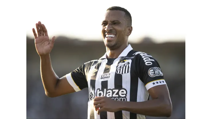 Lucas Braga atuando pelo Santos em jogo do Campeonato Brasileiro. Foto: Jorge Rodrigues/AGIF