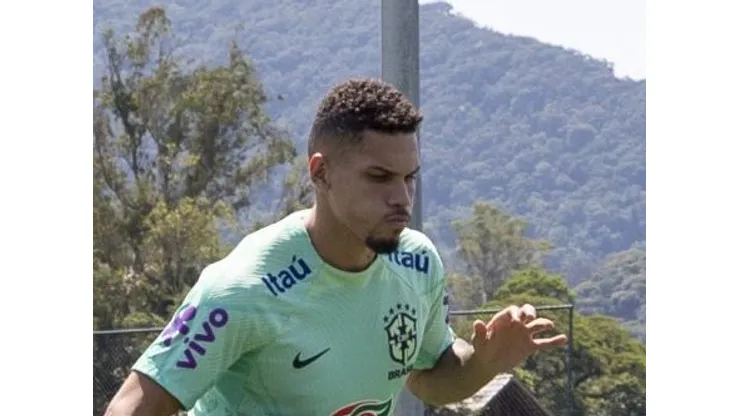 Fotos: Joilson Marconne / CBF - Paulinho sofre ataques na Seleção