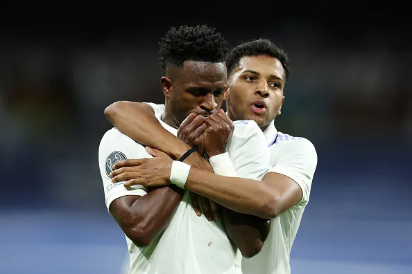 Foto: Julian Finney/Getty Images – Vinícius Júnior e Rodrygo atuam juntos no Real Madrid
