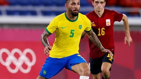 Douglas Luiz entrou no segundo tempo diante da Colômbia. (Photo by Zhizhao Wu/Getty Images)
