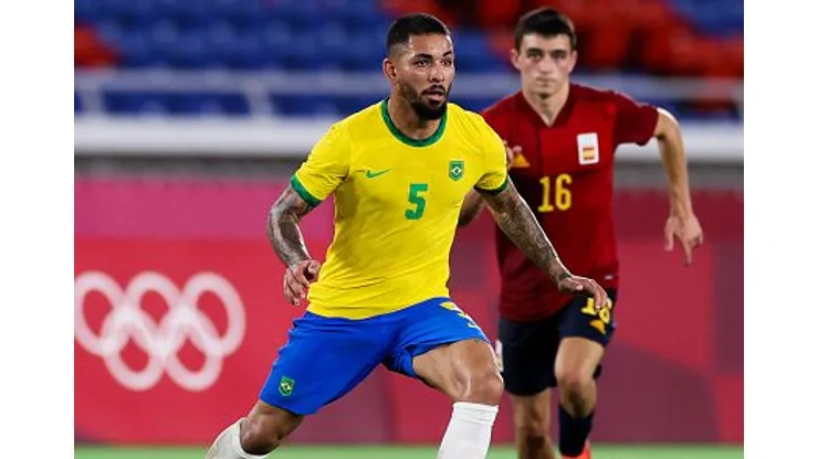 Douglas Luiz entrou no segundo tempo diante da Colômbia. (Photo by Zhizhao Wu/Getty Images)