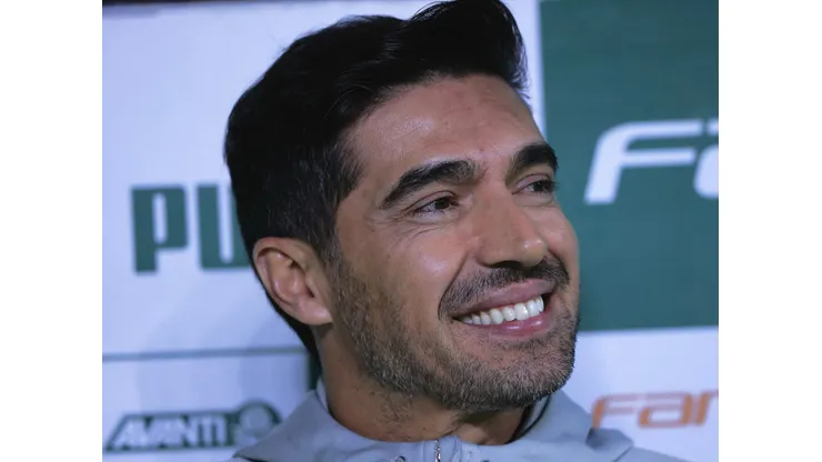 Foto: Ettore Chiereguini/AGIF - Abel Ferreira em partida pelo Palmeiras no Campeonato Brasileiro