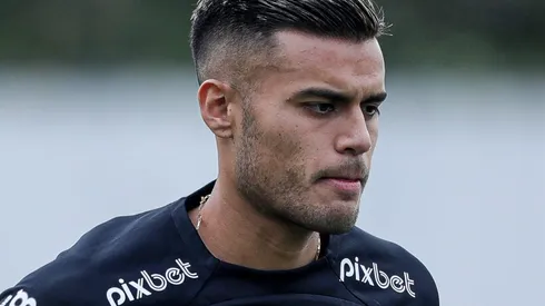 Fausto Vera em ação no CT Alvinegro, o volante tem sido constante alvo de críticas - Foto: Agência Corinthians - Rodrigo Coca