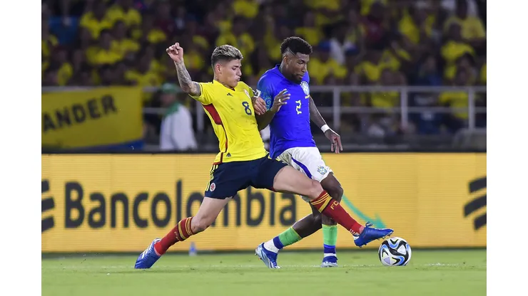Emerson Royal foi mal contra a Colômbia pela Seleção Brasileira. (Photo by Gabriel Aponte/Getty Images)