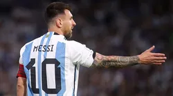 Messi no estádio La Bombonera, contra o Uruguai pelas eliminatórias. Foto: Marcos Brindicci/Getty Images.