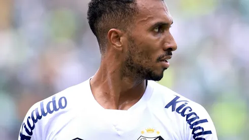 Foto: Marcello Zambrana/AGIF - Lucas Braga em partida do Santos pelo Campeonato Brasileiro