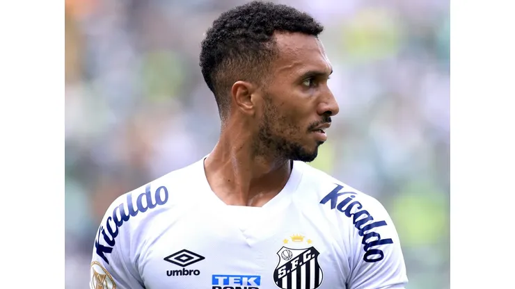 Foto: Marcello Zambrana/AGIF - Lucas Braga em partida do Santos pelo Campeonato Brasileiro