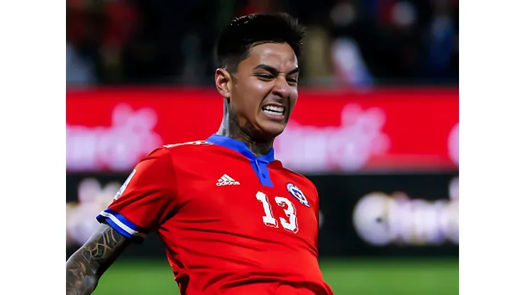 Foto: Claudio Reyes - Pool/Getty Images - Erick Pulgar em partida pela Seleção Chilena