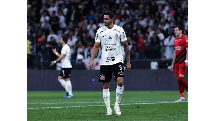 Lucas Verissimo, jogador do Corinthians, durante partida contra o Atlético-PR na Neo Química Arena pelo Campeonato Brasileiro - Foto: Fabio Giannelli/AGIF