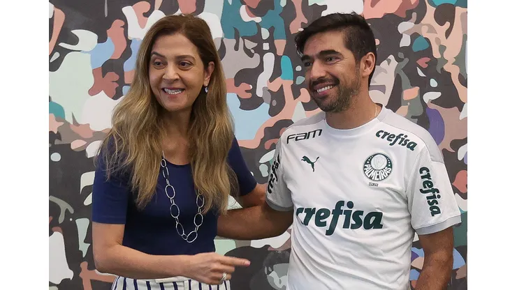 Torcida do Palmeiras critiva reforço pretendido por Abel e Leila. Foto: César Greco Palmeiras Flickr oficial