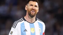 Messi se envolveu em confusão no duelo contra o Uruguai. Marcos Brindicci/Getty Images)