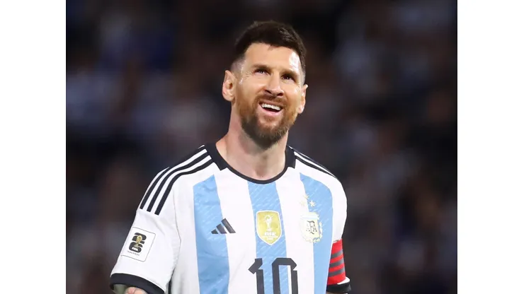 Messi se envolveu em confusão no duelo contra o Uruguai. Marcos Brindicci/Getty Images)